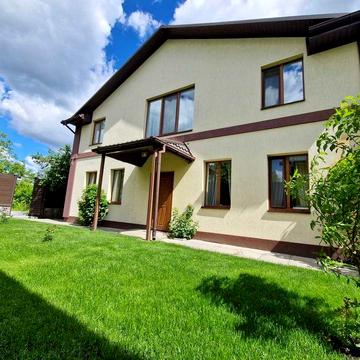 Продаж просторого 2-поверхового будинку на Старому місті