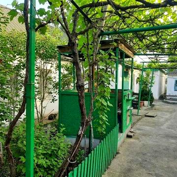 Продам дом в с. Буялик з газом та санузлом, зручне сполучення з Одесою.