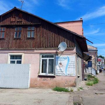 Частина будинку, центр Садгори, під житло чи комерцію , перша лінія