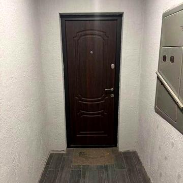 Східний 2  по Лісового Продаж 3 кімнатноі квартири з холом на 5 поверсі покращенного планування в центрі будинку і району , бездоганне розташування