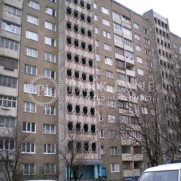 Простора 3-кімнатна квартира біля метро Деміївська — вул. Велика Китаївська, 10