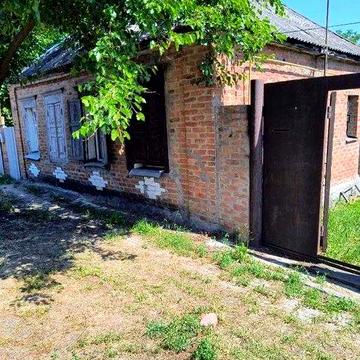Продам 1/2 дома в центре Змиева