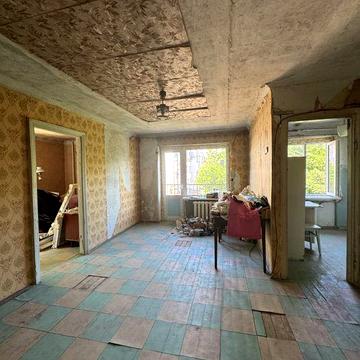 Продам двокімнатну квартиру на 44 кварталі (під ремонт)