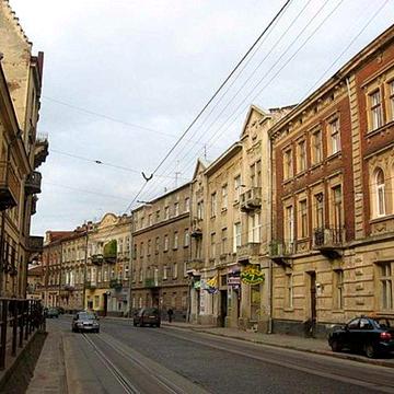 Простора 2 кімнатна квартира площею 95 м² в Історичному центрі Львова