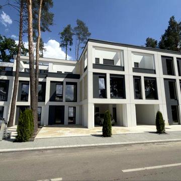 Таунхаус з чистовим оздобленням та центральним комунікаціями