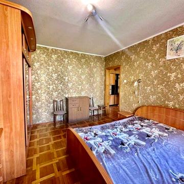 Бориса Гмирі 15, оренда 3-к квартири, невисокий поверх, Осокорки, метро 10 хв, Є газ!