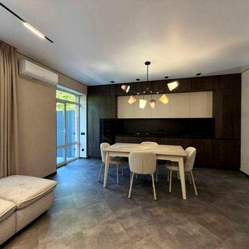 Таунхаус 135–140 м² з ремонтом і меблями | Центр Бучі | Готовий до проживання