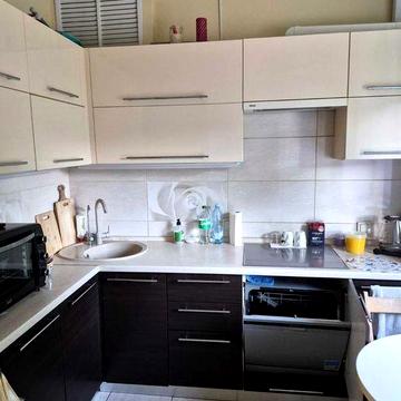 Продаж ПОВНОМЕТРАЖНОЇ 2-х к.кв. пр.Соборний 176 другий поверх.