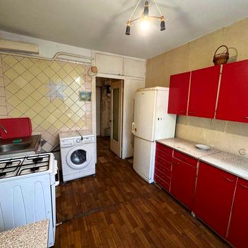 Продам 4-кімнатну квартиру на Бульварі Слави, 3