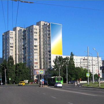 D1M Продам  простору 4 кімнатну квартиру неподалік від метро Академіка Барабашова