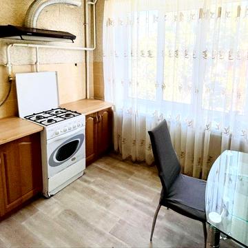 Простора двокімнатна квартира в центральній частині міста.