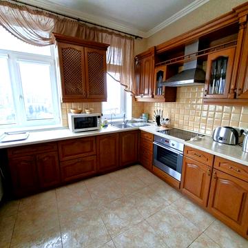 Здам квартиру Лесі Українки, 7Б ст. м. Кловська, Печерська 5хв пішки. ПОМІСЯЧНО можливо!