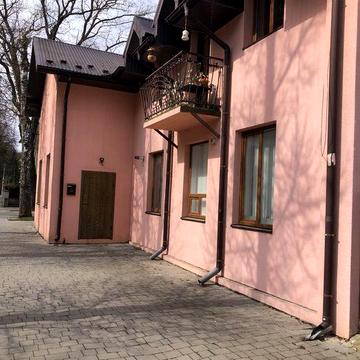 Продаю двокімнатну квартиру біля парку в центрі Ів- Франківська ЖК Приватний будинок
