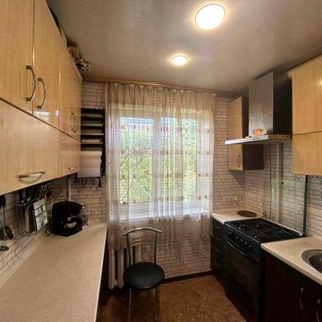 Продаж гарної 3-кімнатної квартири в Покровському районі