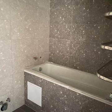 Продам 2-кім. кв з автономкою у центрі.