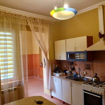 Продається 3 кімнатна квартира в центрі