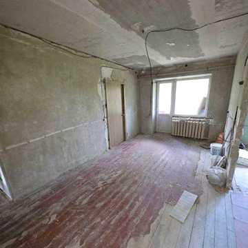 Продам квартиру 3-кім, пр. Богдана Хмельницького 26, для ремонту.