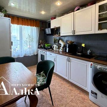 Продам 3-кімнатну квартиру в центрі міста!