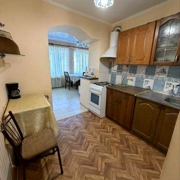 Продам 2-к квартиру с просторной кухней-студией!
