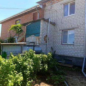 Продам 2-поверховий будинок на вул. І. Федорова 1082