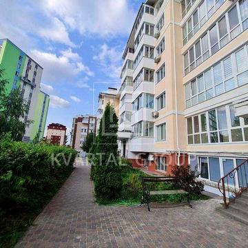 Продам квартиру. Розвинена локація .Хороша ціна.Велика квадратура