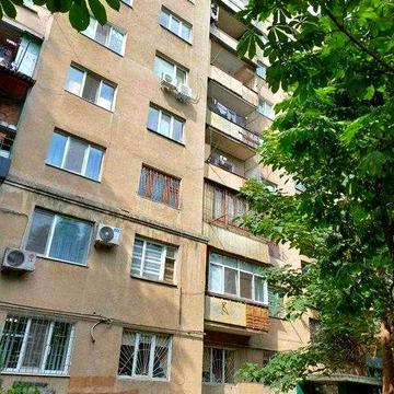 продам 2-комнатную квартиру в кирпичном доме на Заболотного