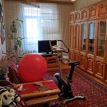 Продам 3 к. квартиру ул. Волонтерская, сталинка