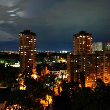 Здам круту квартиру з новим ремонтом біля метро. Перша здача!