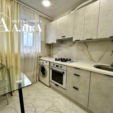 Продам 1-кімнатну квартиру з ремонтом в самому центрі міста