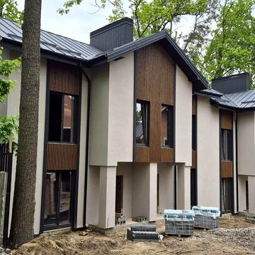 Таунхаус з власним подвірям Газ біля Незнайки