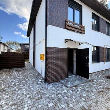 Дуплекс 120 м² у КМ Лісове, Гостомель — $115 000. Поруч парк Щасливий, гнучке планування, тераса, шахта під камін