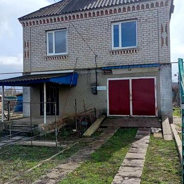 Продається двоповерховий будинок в м. Ананьїв