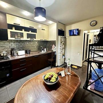Продаж 3 кімнатної квартири 72 м.кв на Намиві