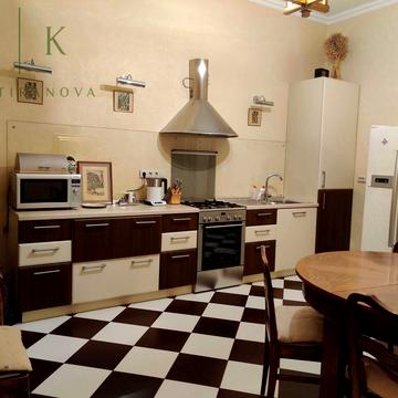 Євгена Коновальця вул. (), 75