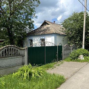Продається будинок у центрі м. Узин (пров. Незалежності)
