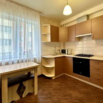 Продам квартиру поруч з Центральний парком ! 2 оф .  Газ ! Балкон !