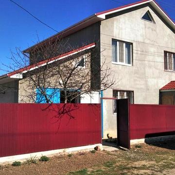 Продам заміський будинок  з земельною ділянкою