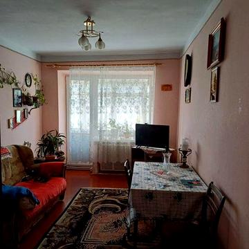 М.Новоселиця. В центрі. В районі мед коледжу. Продається 3-кімнатна квартира з усіма зручностями.