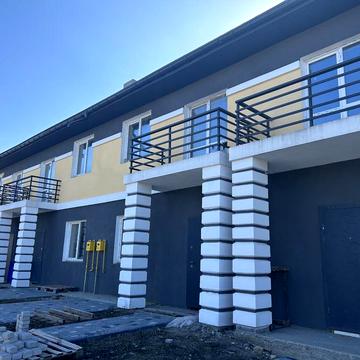 В продажі газофікований таунхаус біля річки