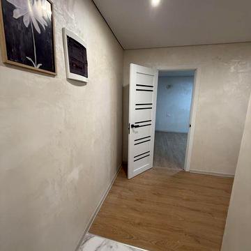 Власник ПРОДАМ велику квартиру в Центрі Бучі біля лікарні 44м З РЕМОНТОМ є балкон