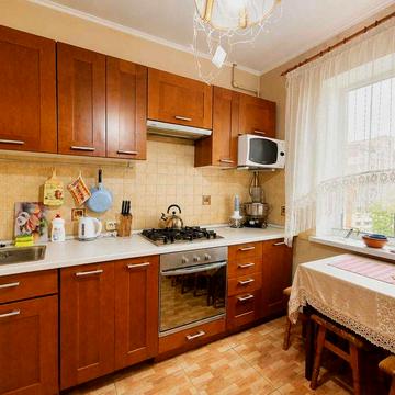 Роздільна 3к, є ГАЗ, Чорнобильська 4/56, м Академмістечко 15хв, можна з песиком