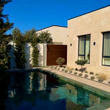 Сдается премиальная “Dolce Villa” – дом с бассейном в коттеджном городке «La Vida» в районе Золотая Горка / Черноморка