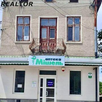 Продається 2-кімнатна квартира в самому центрі міста. Чортків