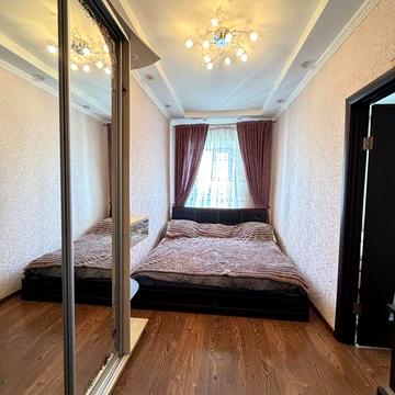 В продажу 2 к к в Центрі / вул. Адмірала Макарова з ремонтомм