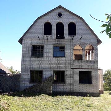 Продаж просторого будинку з виходом до ставка (Новий Мерчик)
