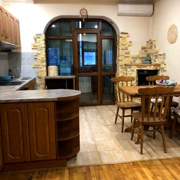 Драгоманова вул., 25