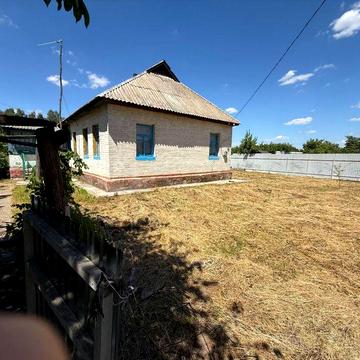 Продаж будинку та земельної ділянки