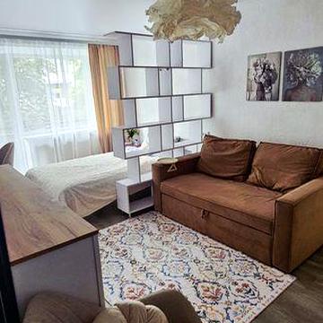 Здам СВОЮ 1 кімнатну квартиру в центрі (Сахарова). Без комісії.  ФОП