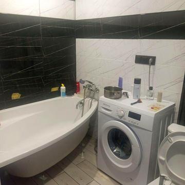 Продам 2ком.кв.Комарова 2й этаж.