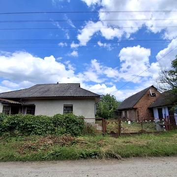 Продам будинок з земельною ділянкою